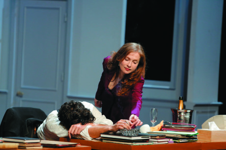 Isabelle Hupert v LES FAUSSES CONFIDENCES de Marivaux, Theatre de l'Odeon, prem. 16. ledna 2014. FOTO archiv Avec: Isabelle Huppert, Louis Garrel, Bulle Ogier, Manon Combes, Yves Jacques, Bernard Verley, Sylvain Levitte, Jean-Pierre Malo. (photo by Pascal Victor/ArtComArt)