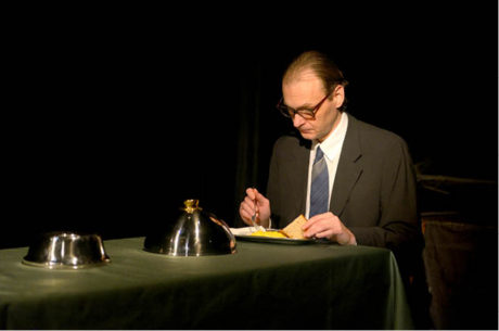 Jako Eichmann v inscenaci hry Tomáše Vůjtka Slyšení. Režie Ivan Krejčí, Komorní scéna Aréna (2015) FOTO ROMAN POLÁŠEK