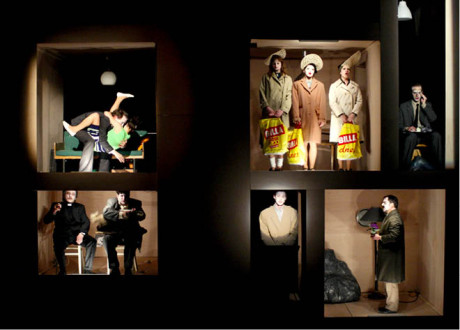Scéna jako domeček pro panenky v inscenaci Trapná muka (režie Jan Mikulášek, premiéra 2011, Divadlo Husa na provázku) FOTO JAKUB JÍRA