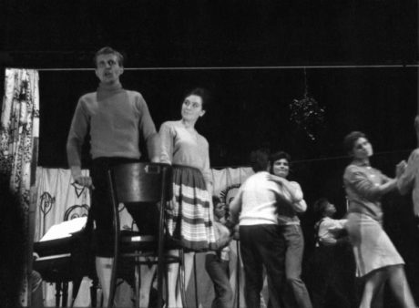 Pavel Fiala, Věra Šumanová, Jaroslava Vaňáková a Helena Runštuková, Kabaret o myšilidech (Kladivadlo 1962). FOTO archiv Miloše Dvořáka