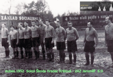 Zleva stojí: Kosina, Bednář, Bořek, Bican, Racek, Matys, Andrejsek, Krejčí, Pytlík, Markvart, Holman. FOTO archiv