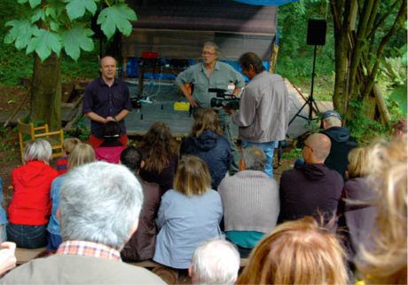 René Levínský uvádí představení Svobodného divadla „Generace Jeans“, Hrádeček 2008 FOTO MARTIN KAISER